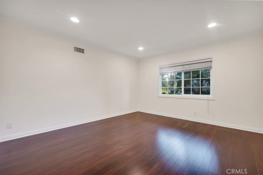 4446 Hayvenhurst Avenue