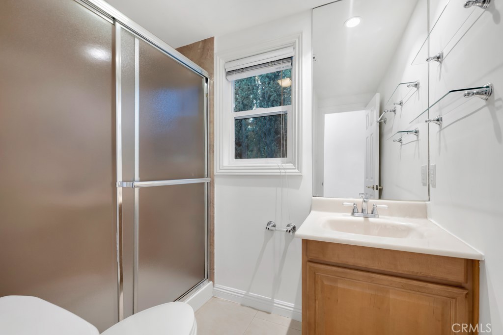 4446 Hayvenhurst Avenue