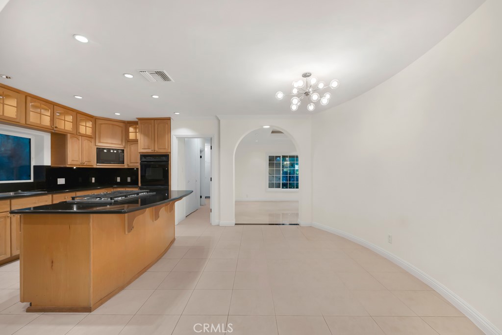 4446 Hayvenhurst Avenue