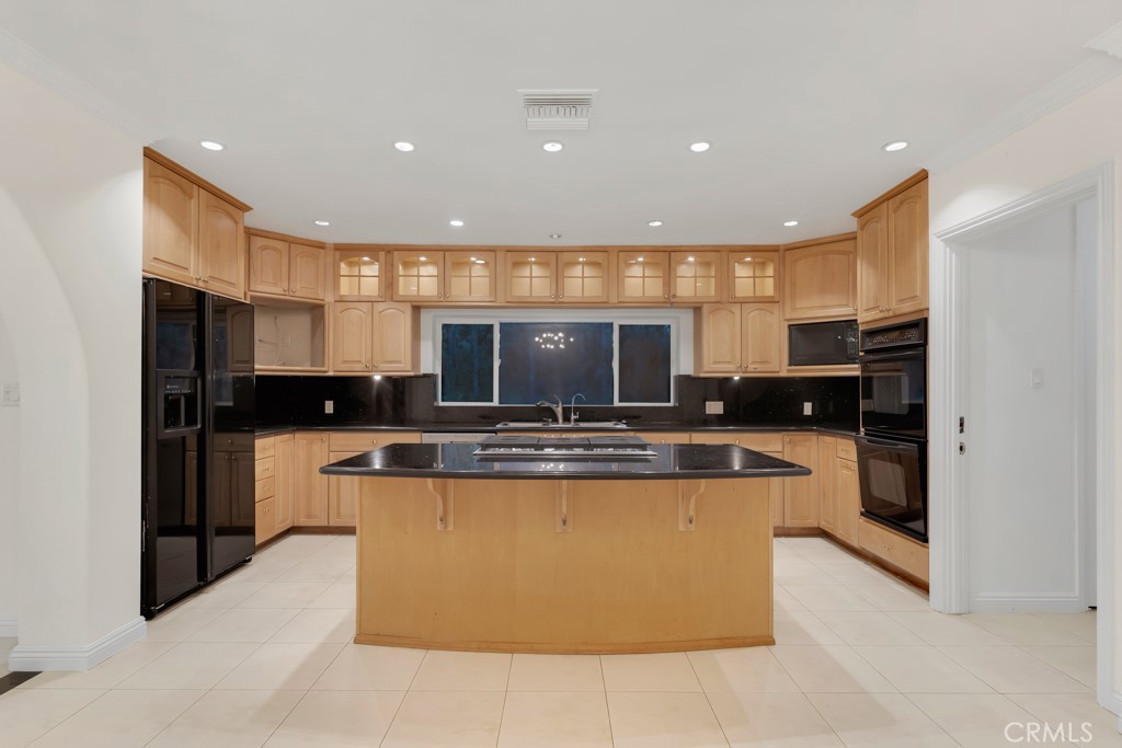 4446 Hayvenhurst Avenue