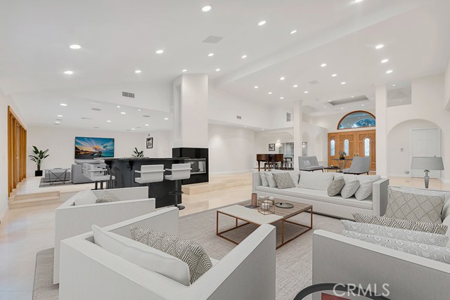 4446 Hayvenhurst AVE