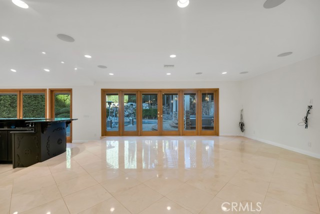 4446 Hayvenhurst AVE