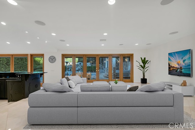 4446 Hayvenhurst AVE