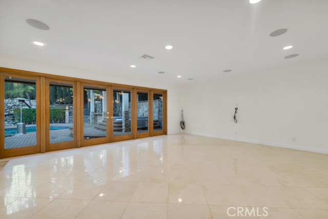 4446 Hayvenhurst AVE