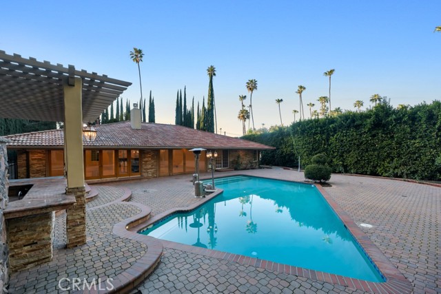 4446 Hayvenhurst AVE