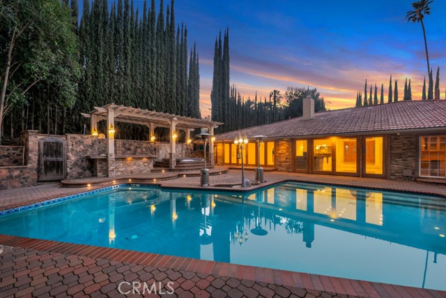 4446 Hayvenhurst AVE