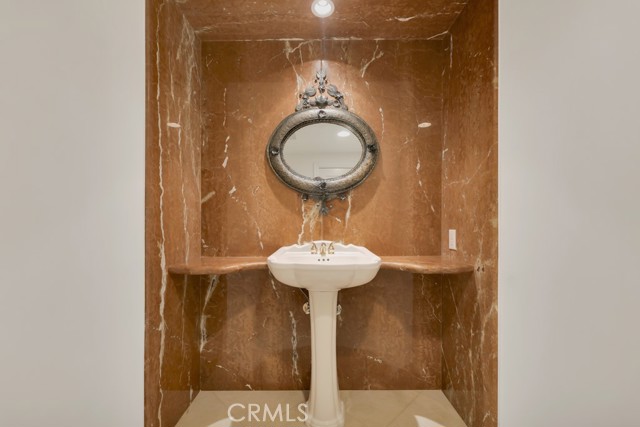 4446 Hayvenhurst AVE