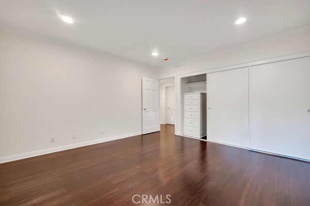 4446 Hayvenhurst AVE