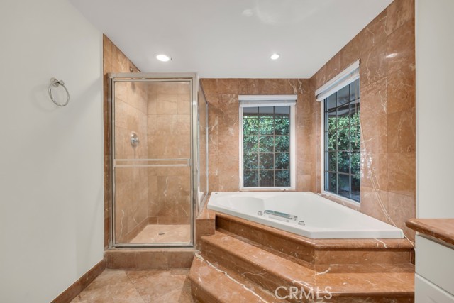 4446 Hayvenhurst AVE