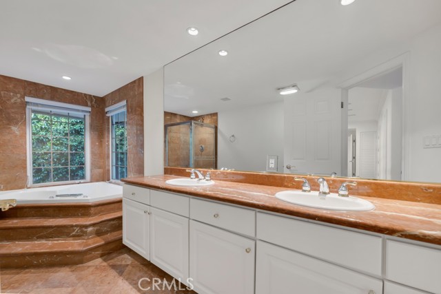 4446 Hayvenhurst AVE