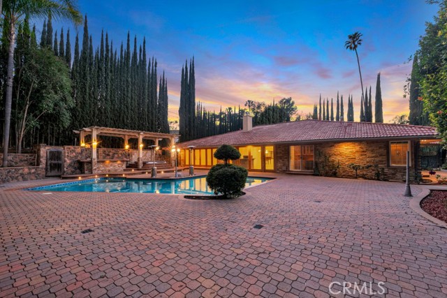 4446 Hayvenhurst AVE