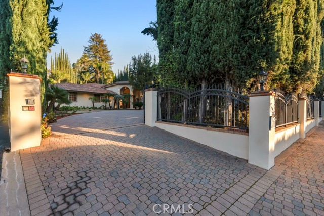 4446 Hayvenhurst AVE