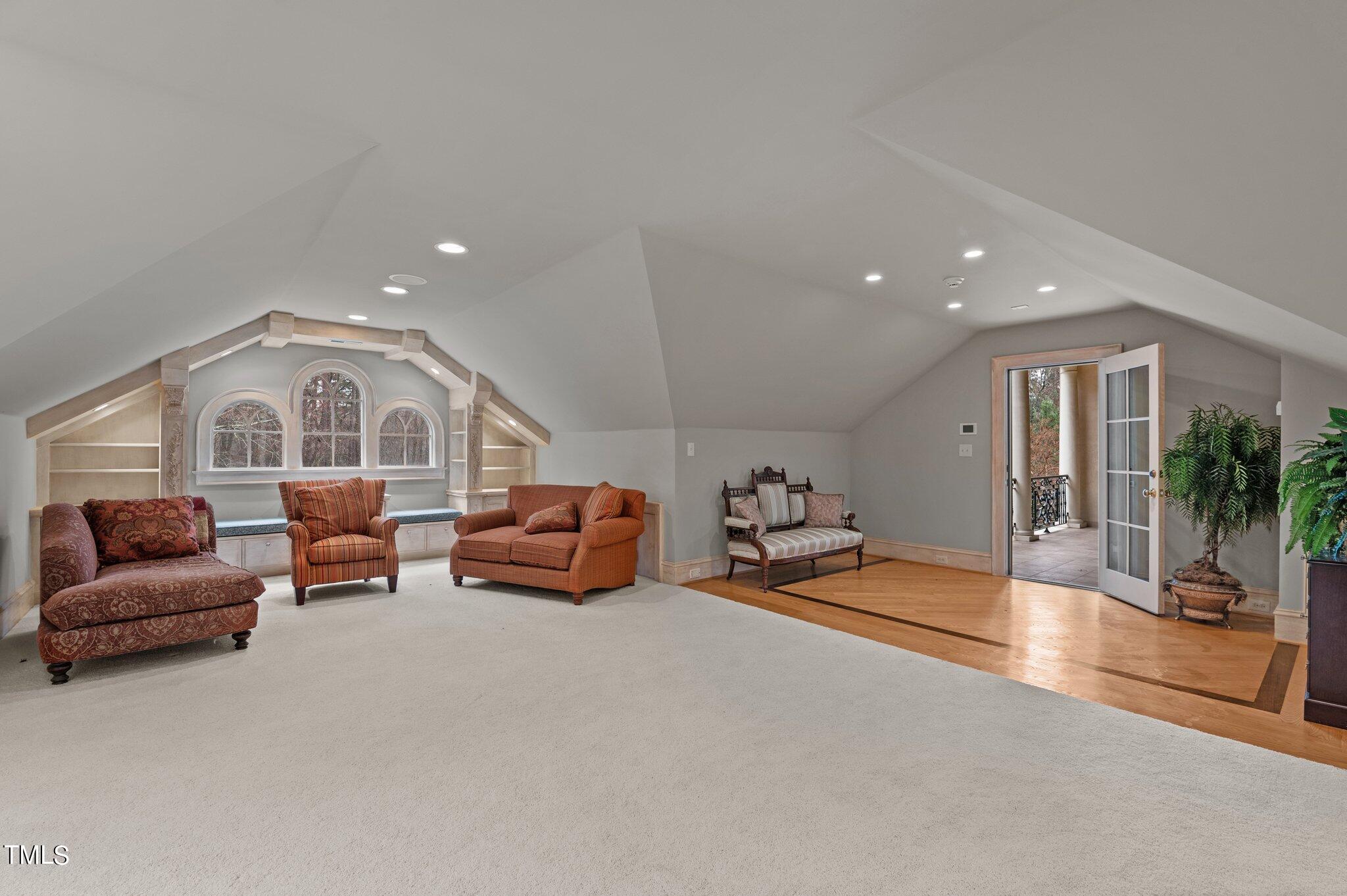 8816 Valentine Ct