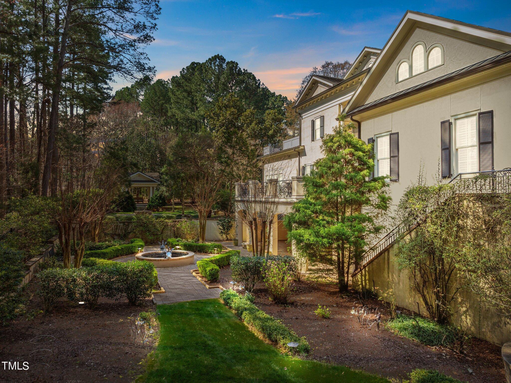 8816 Valentine Ct