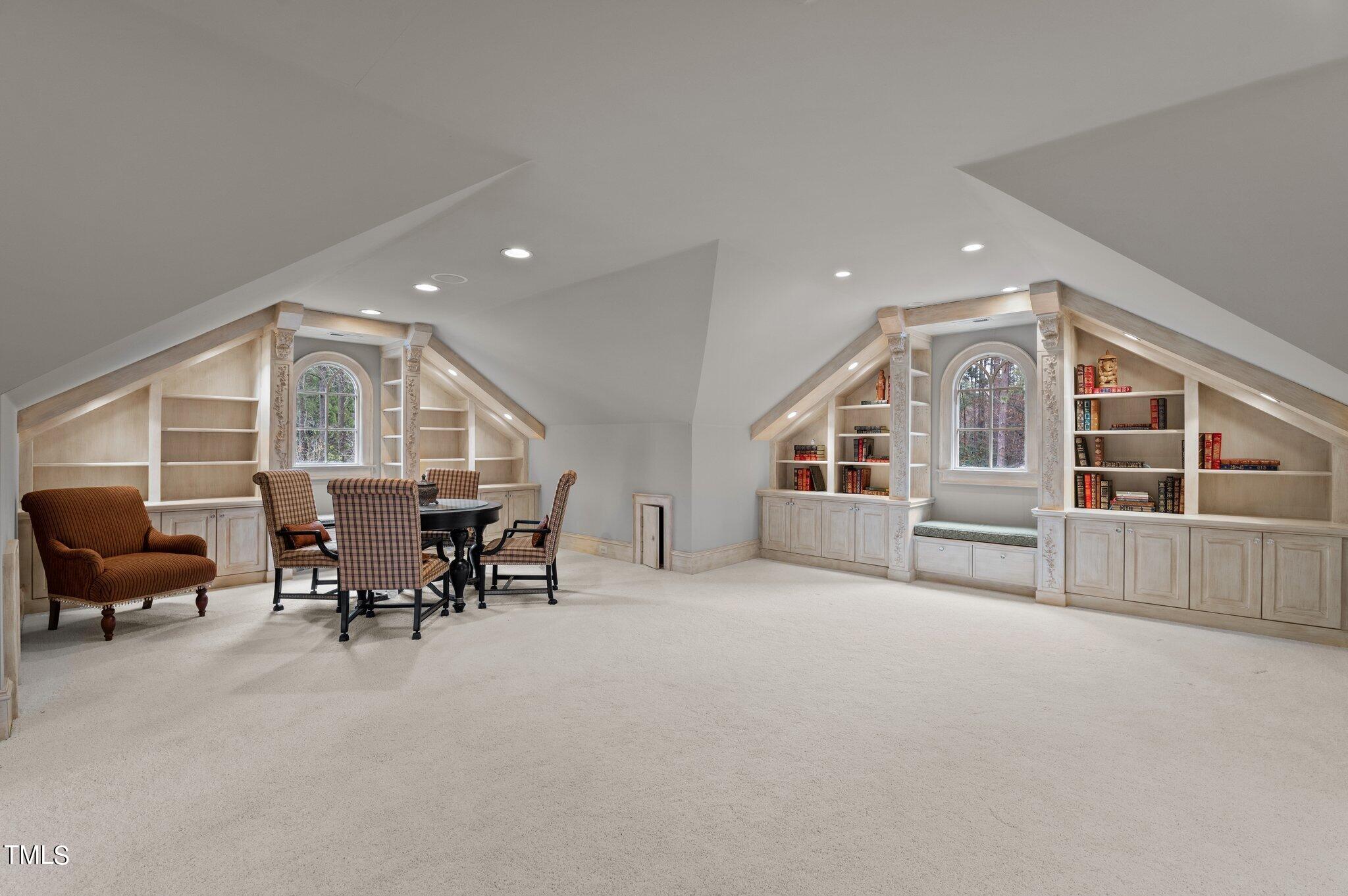 8816 Valentine Ct