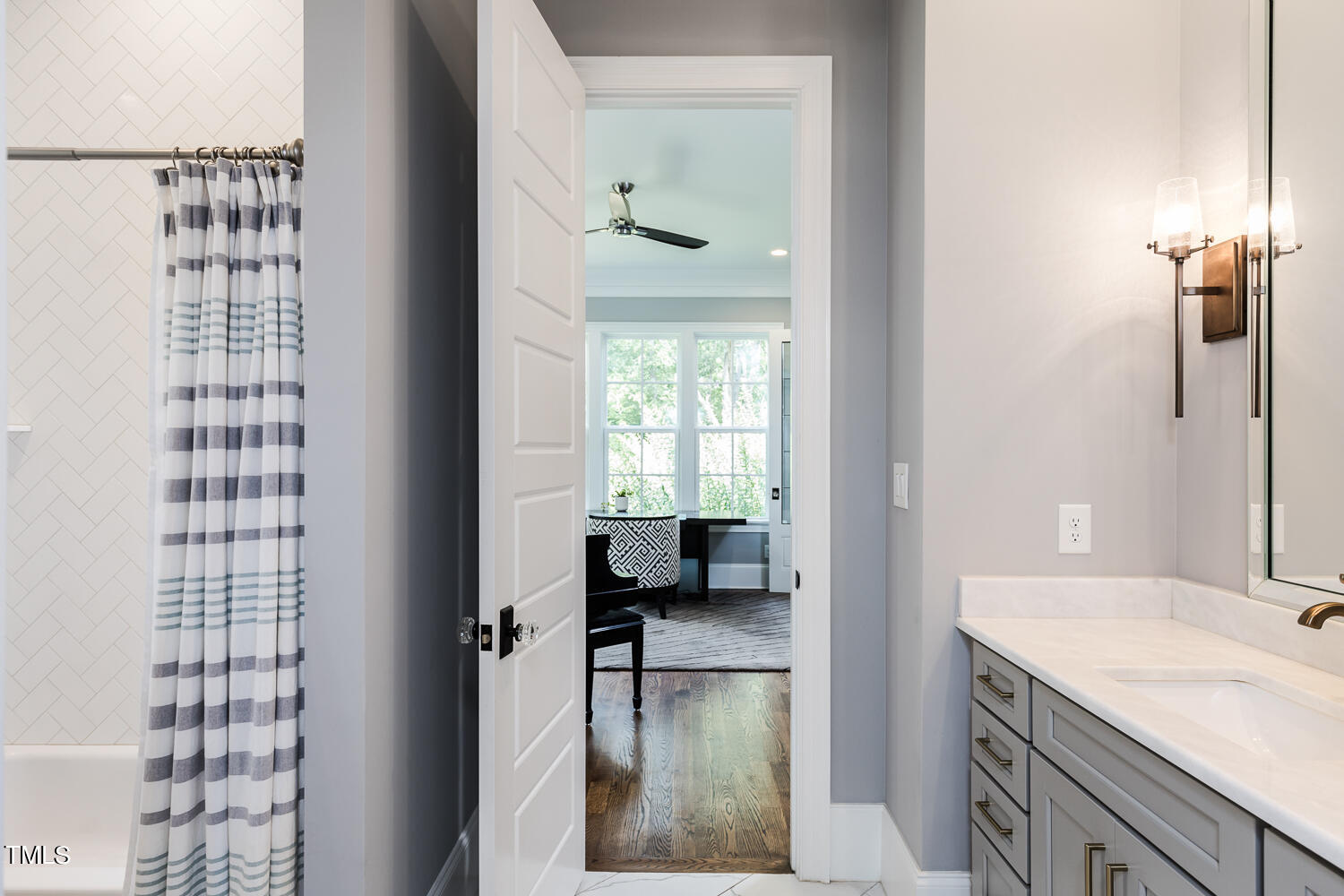 11405 Royal Amber Way