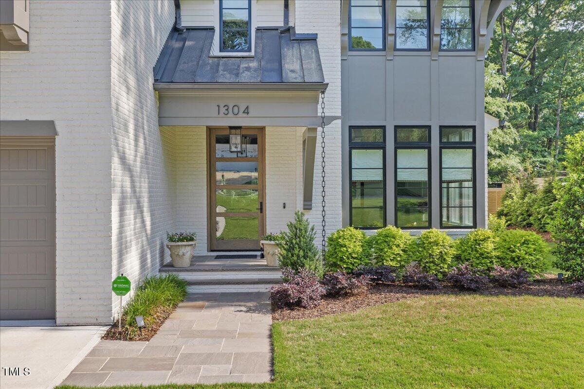 1304 Ivy Lane