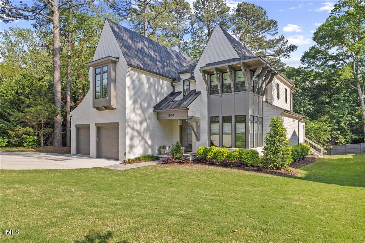 1304 Ivy Lane