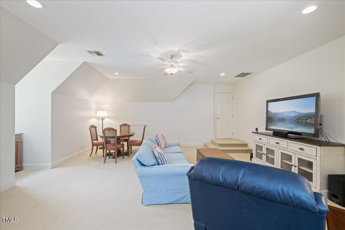 3928 White Chapel Way