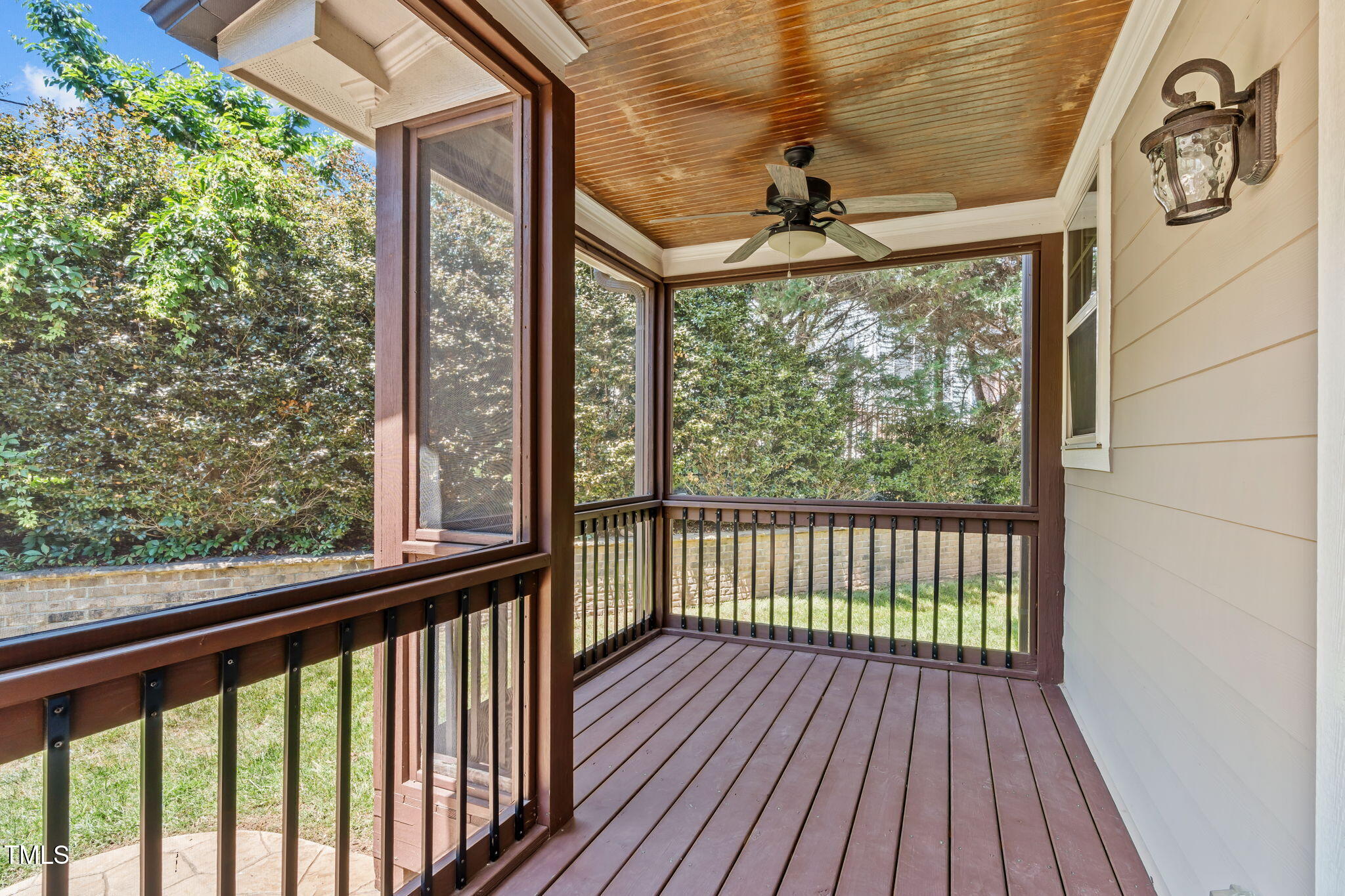 2712 Peachleaf Street