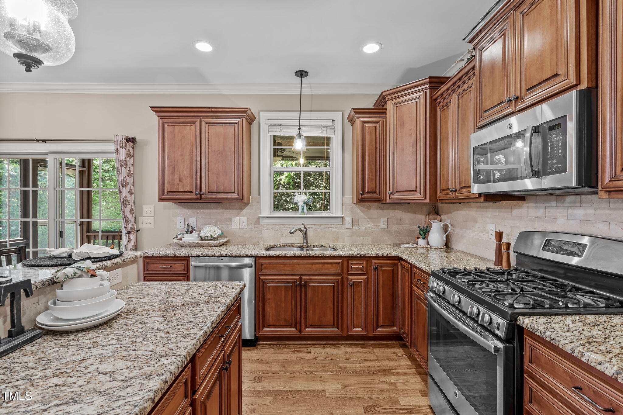 2712 Peachleaf Street