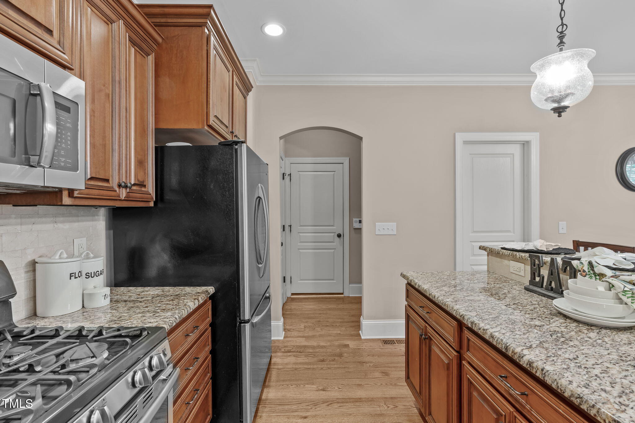 2712 Peachleaf Street