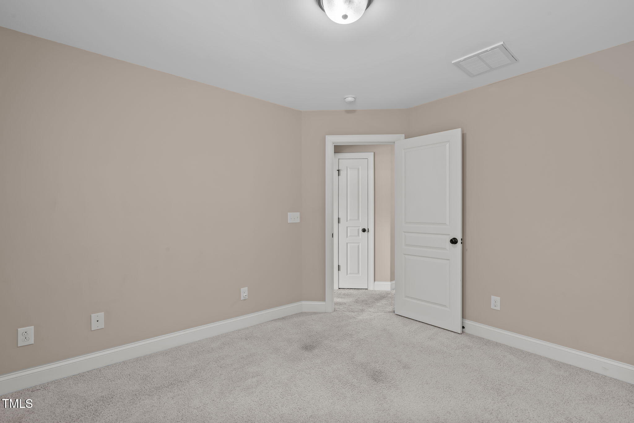 2712 Peachleaf Street