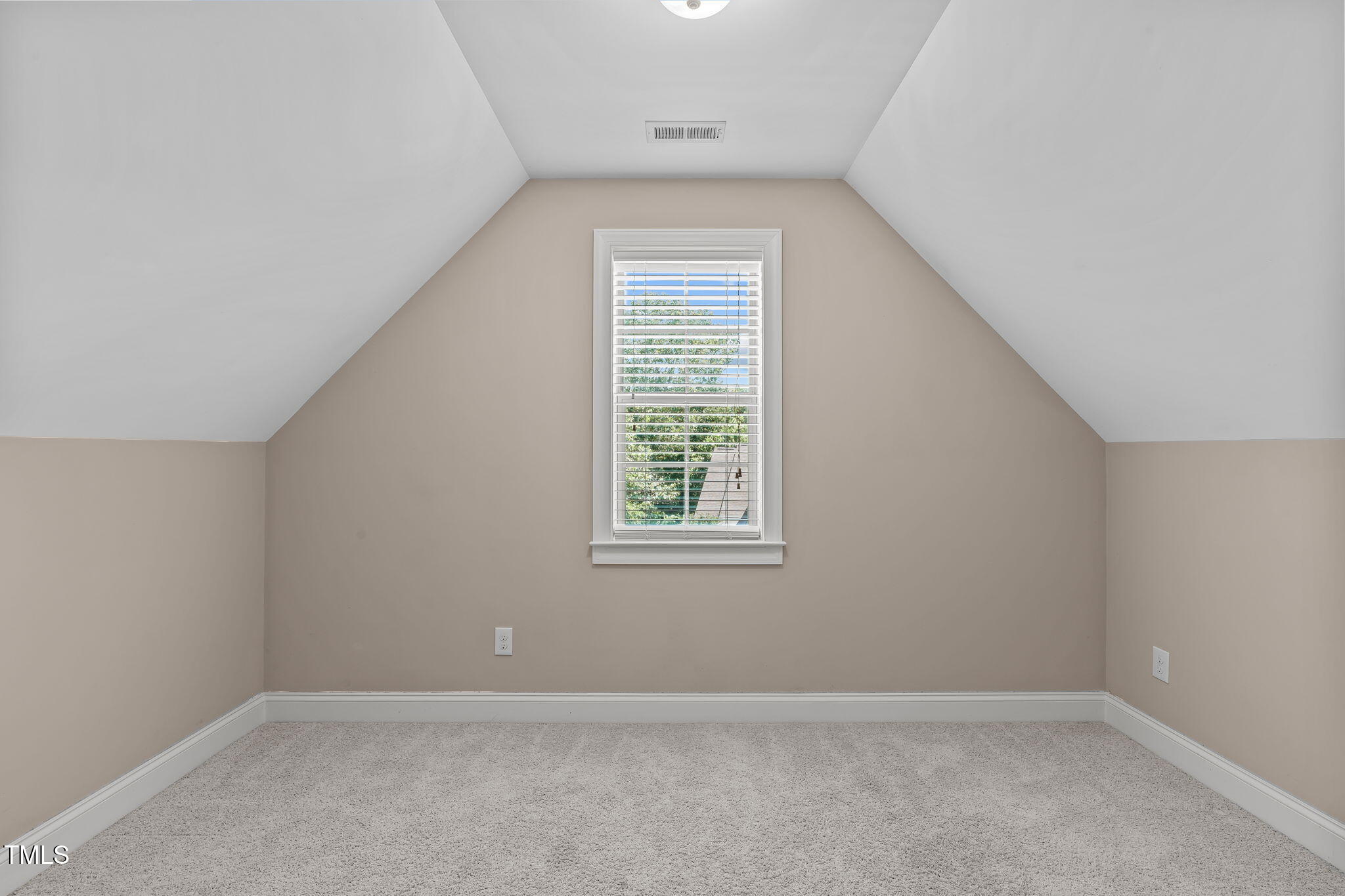 2712 Peachleaf Street