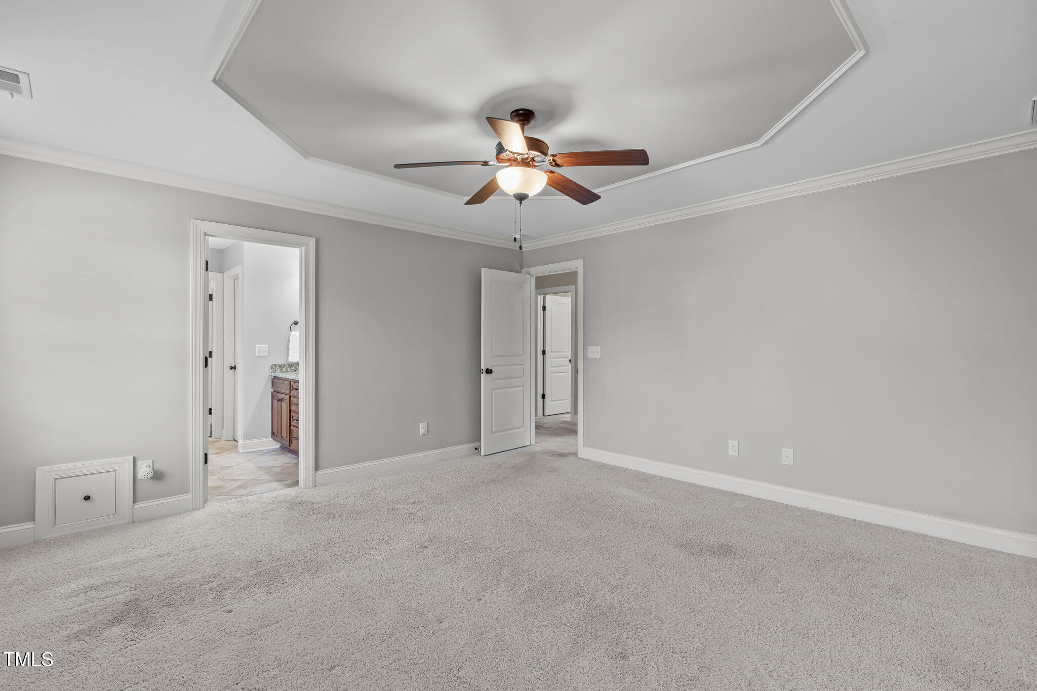 2712 Peachleaf Street