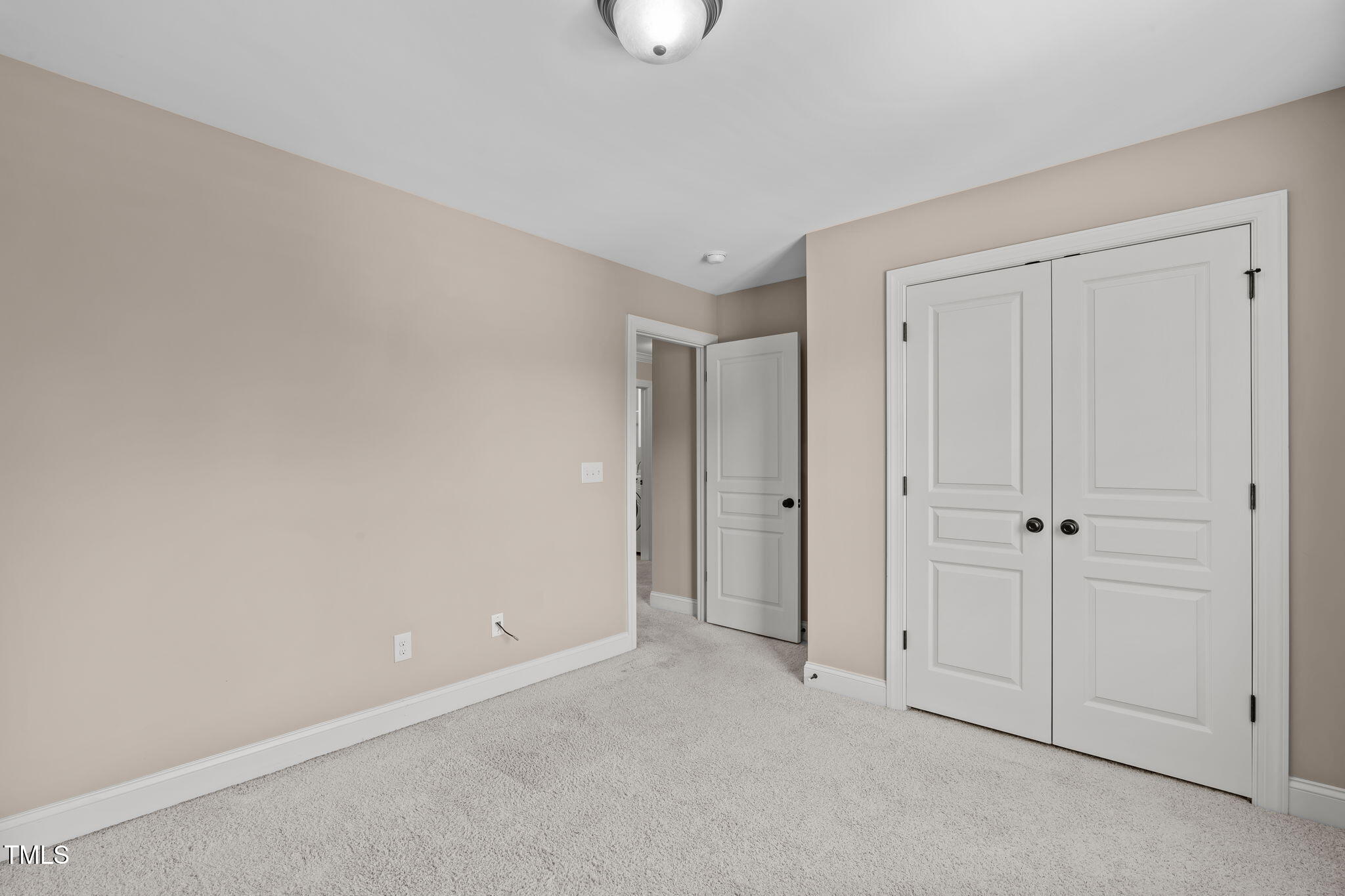2712 Peachleaf Street
