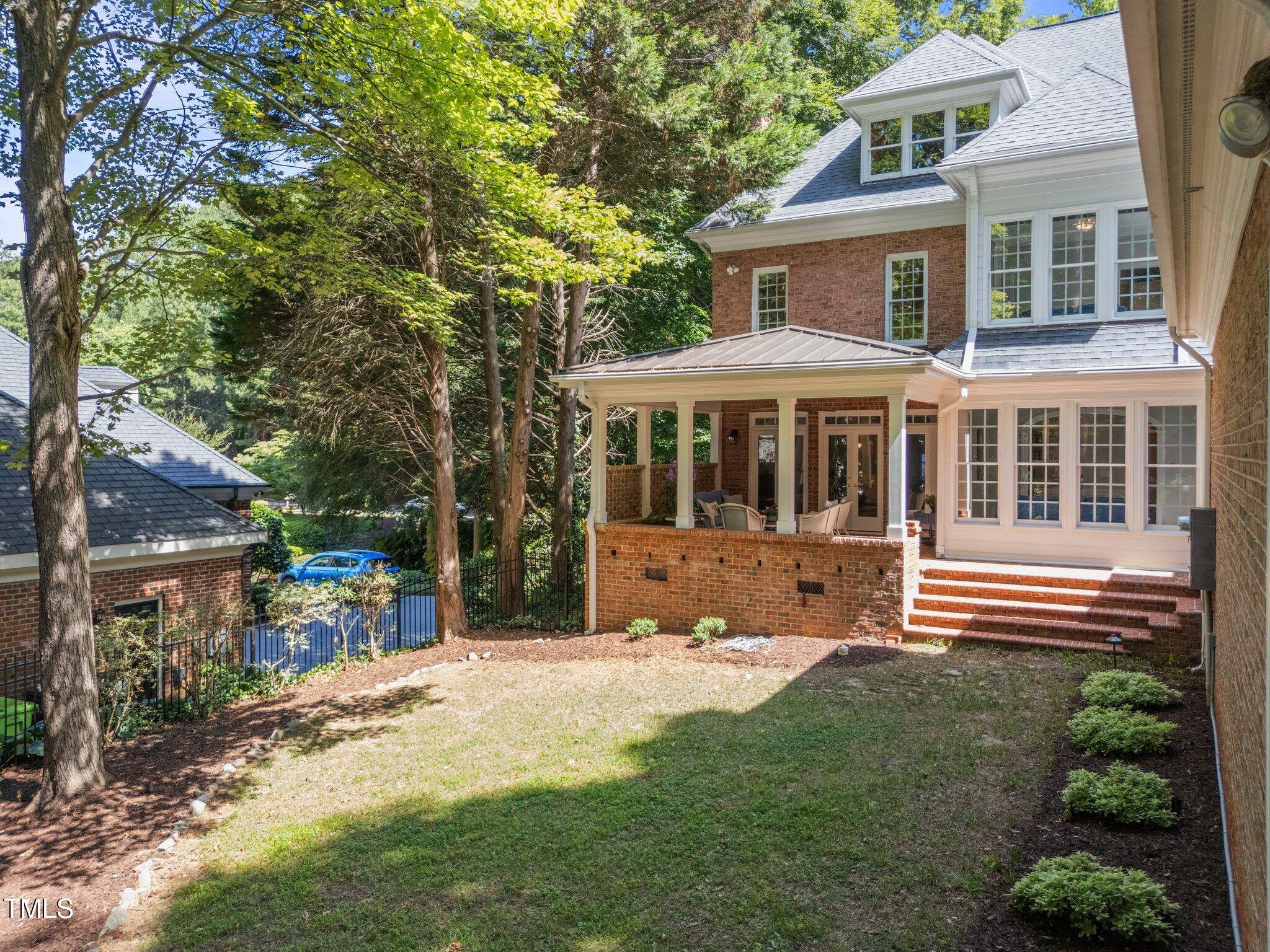 1105 Tazwell Place