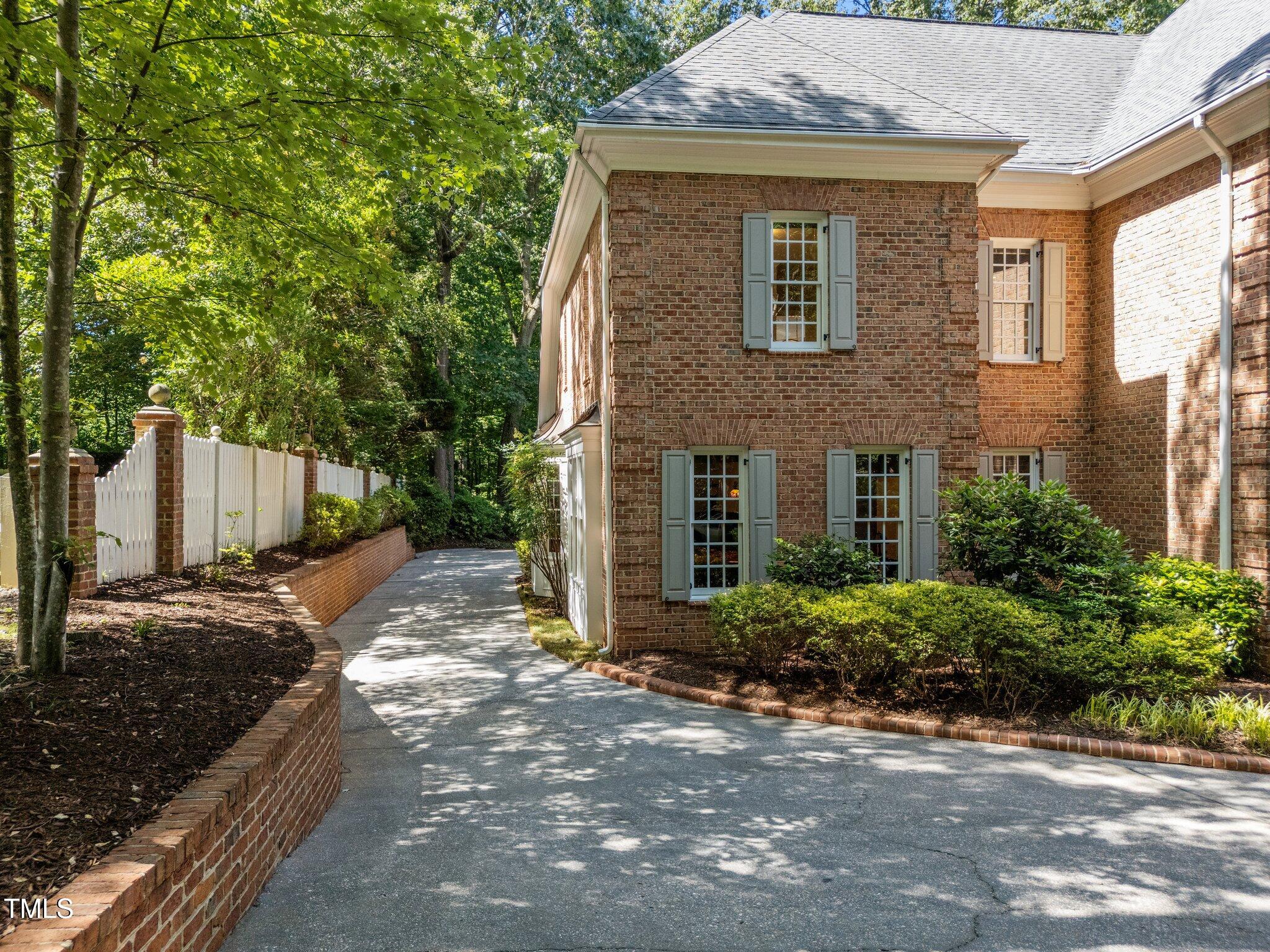 1105 Tazwell Place