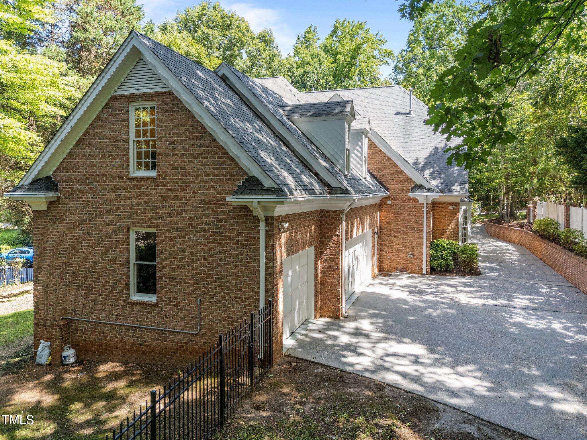 1105 Tazwell Place