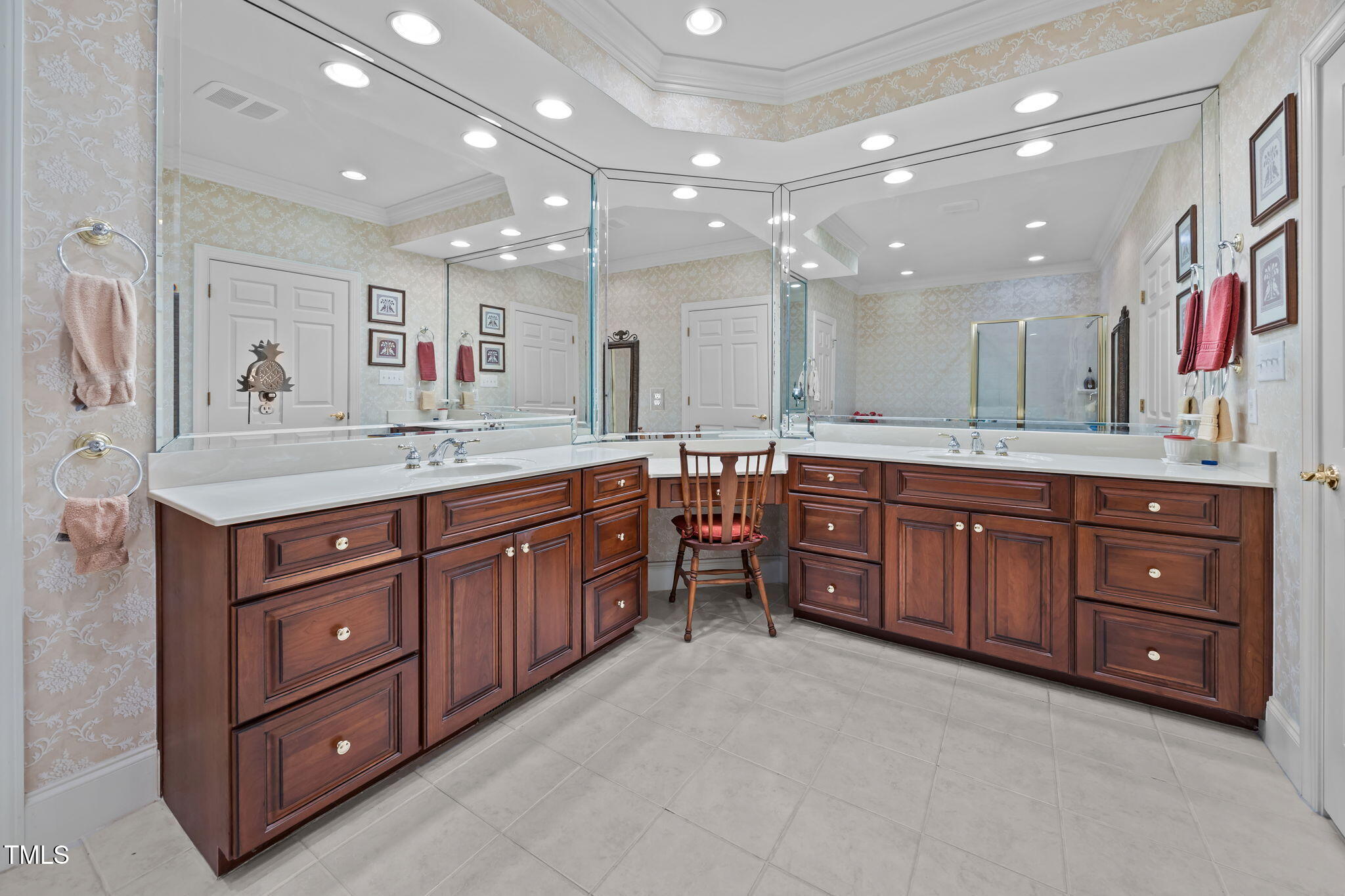 8825 Leeshire Lane