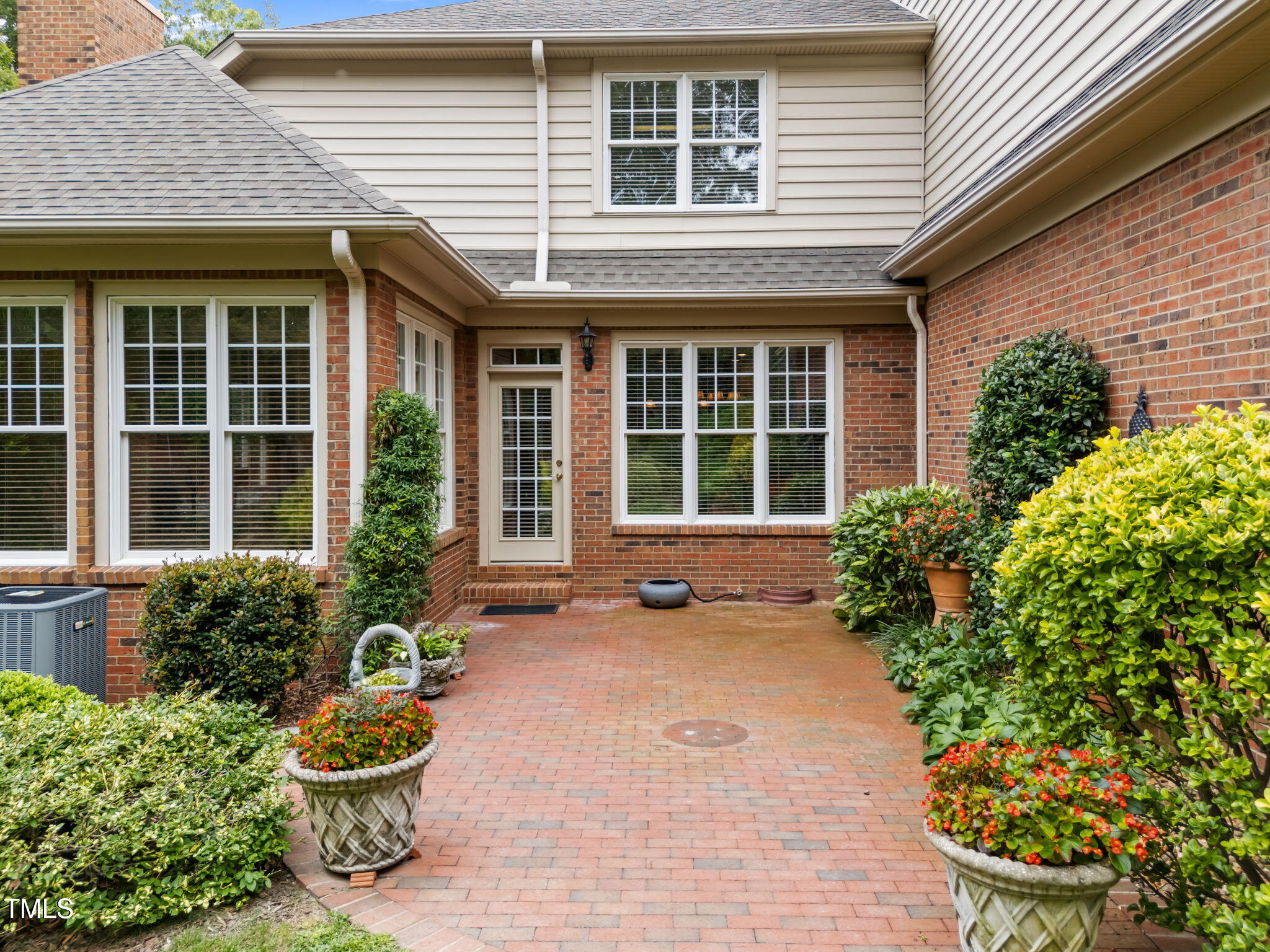 8825 Leeshire Lane