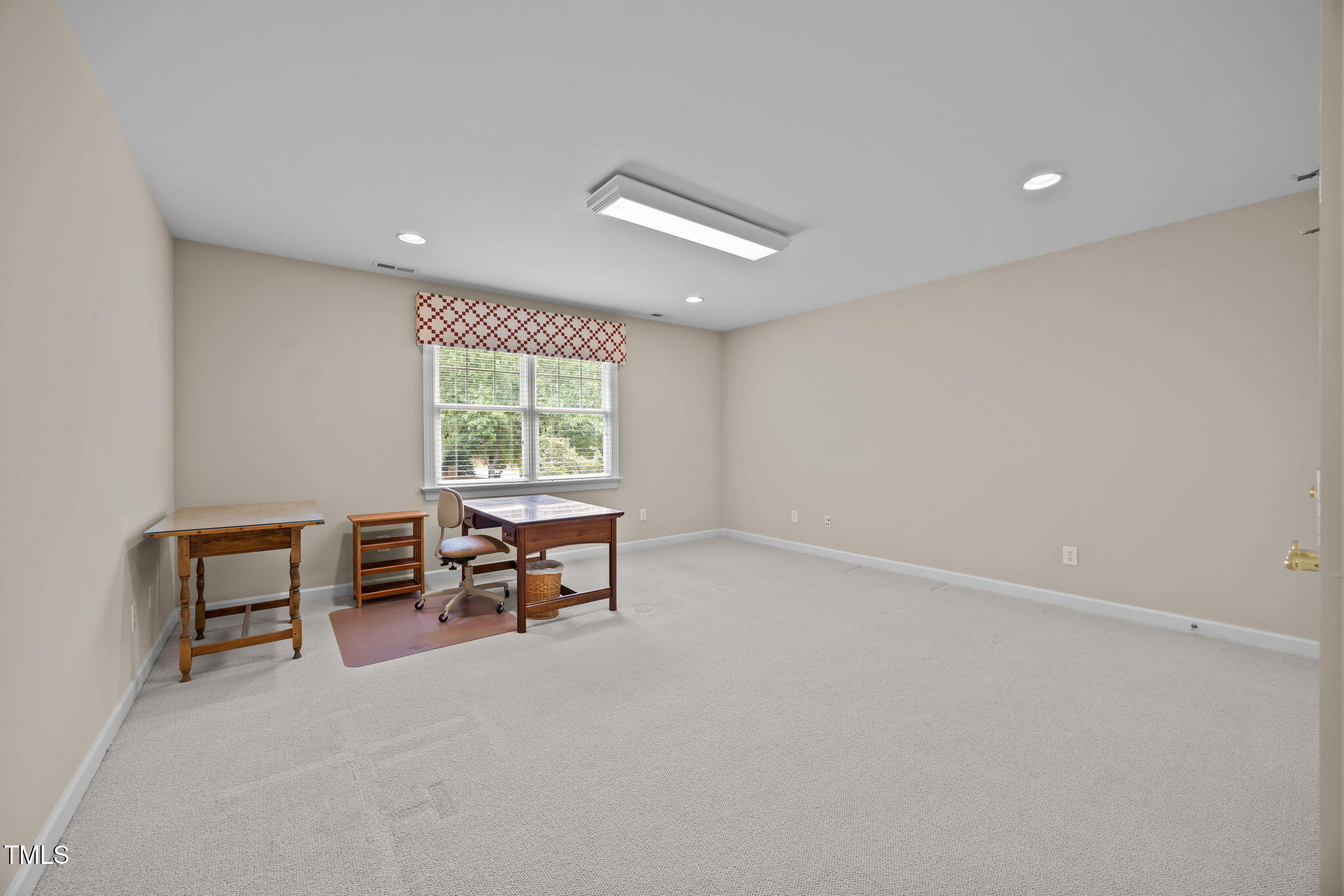 8825 Leeshire Lane
