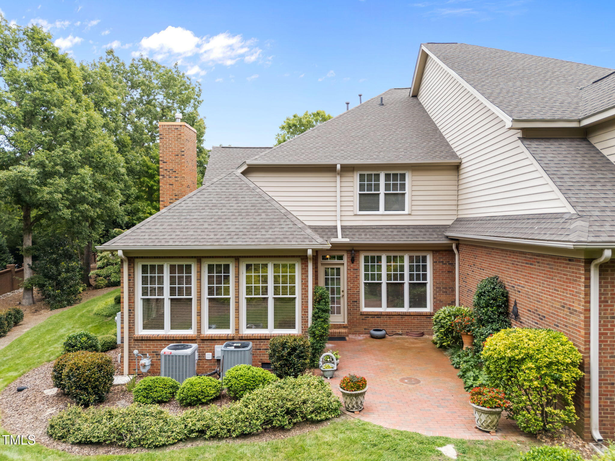 8825 Leeshire Lane