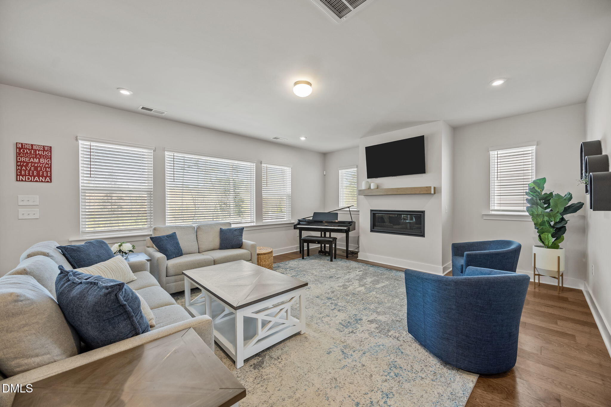 521 Roycroft Drive