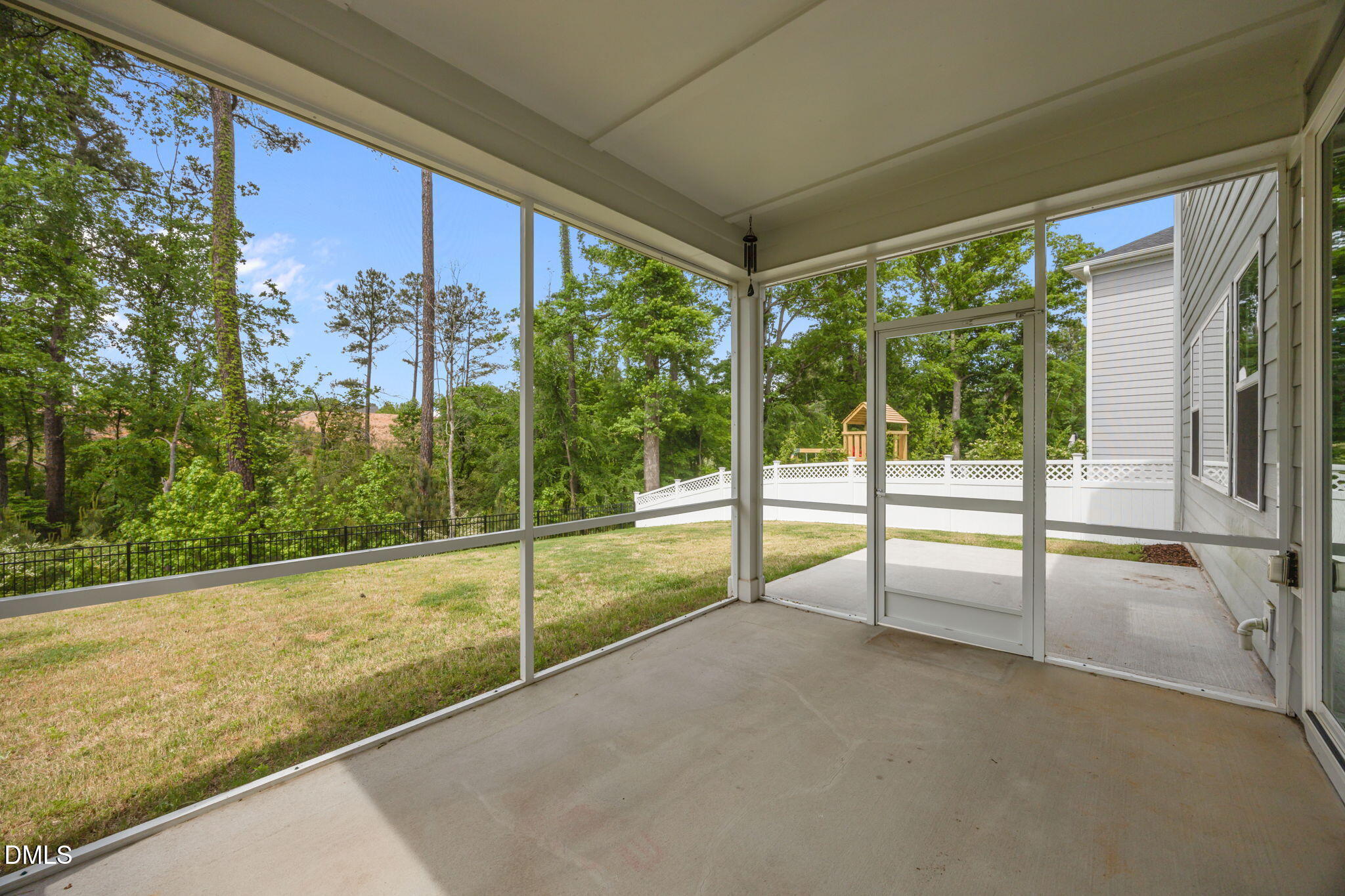 521 Roycroft Drive