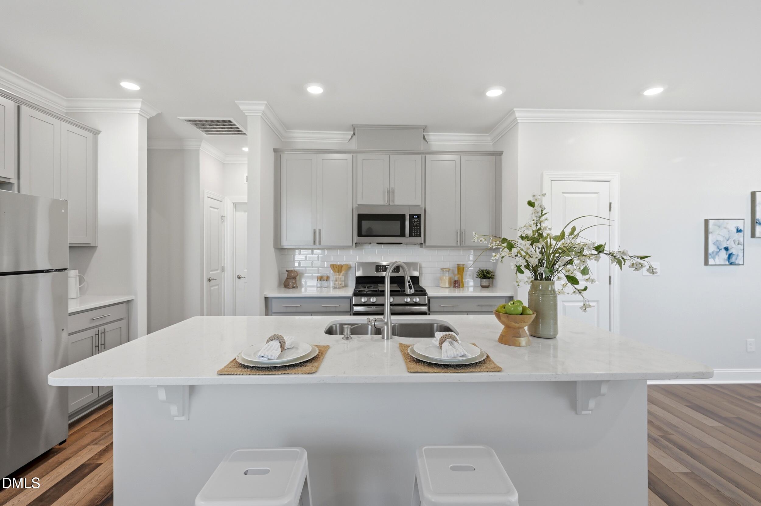 400 English Violet Lane