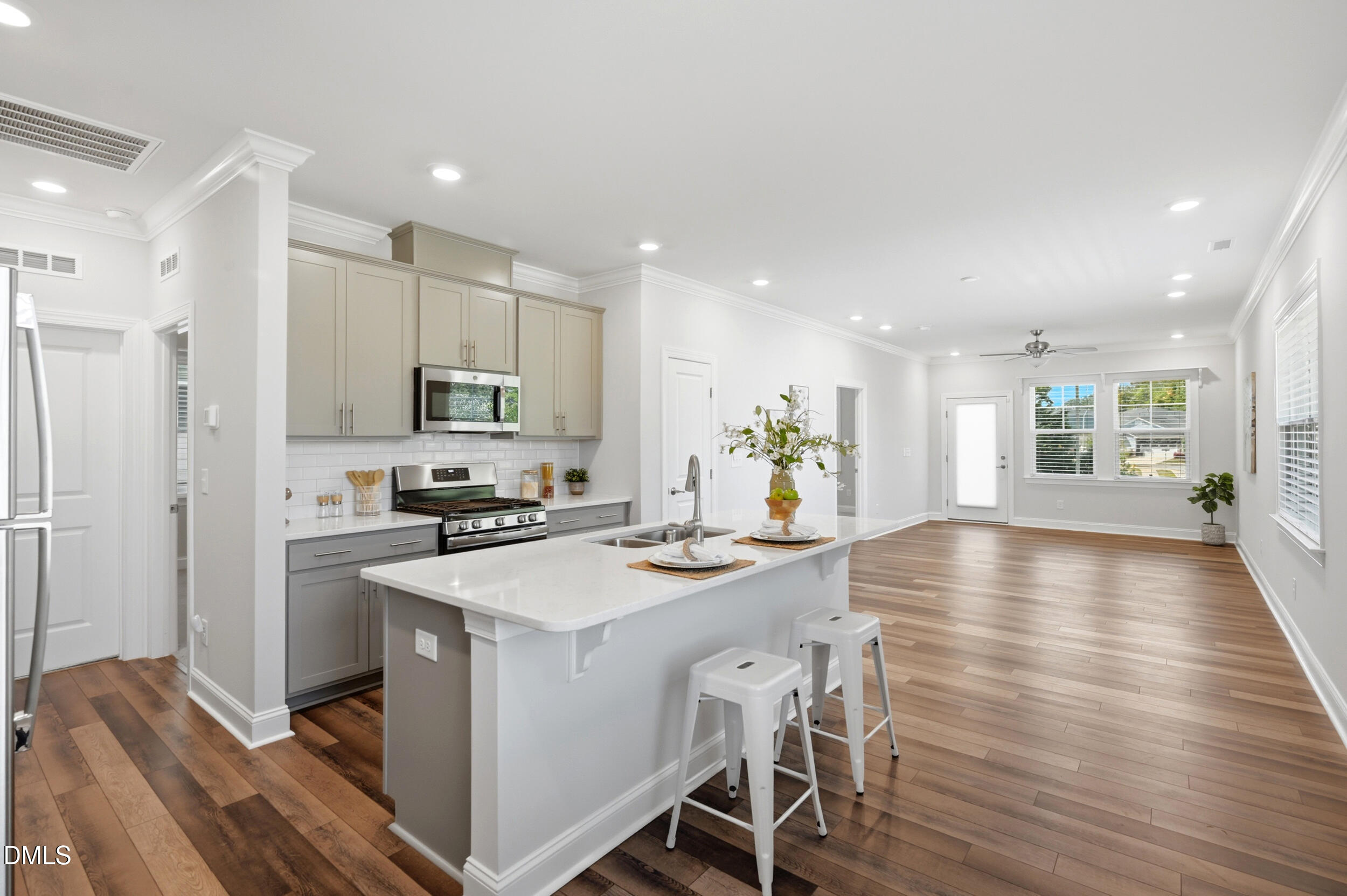 400 English Violet Lane