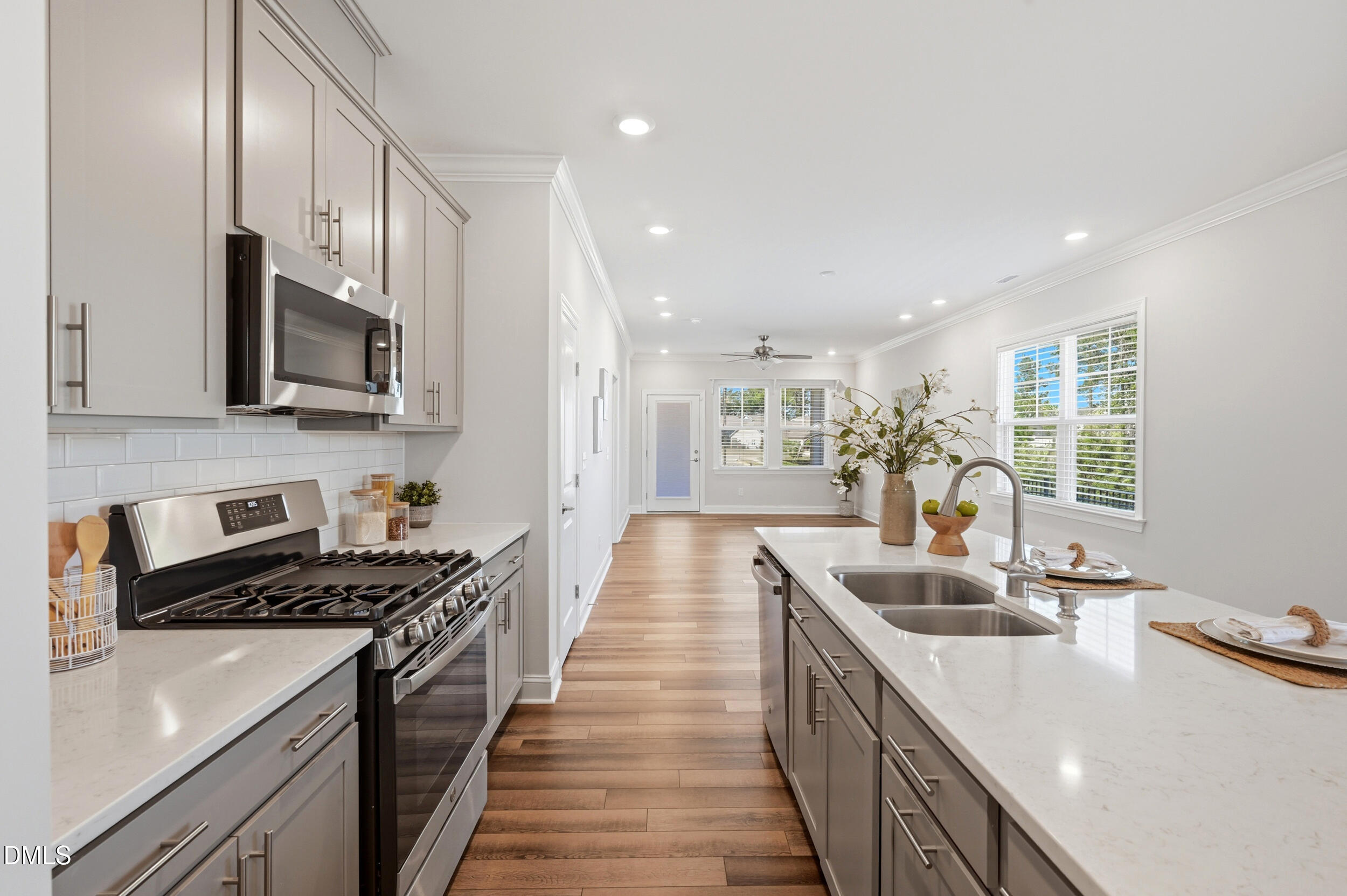 400 English Violet Lane