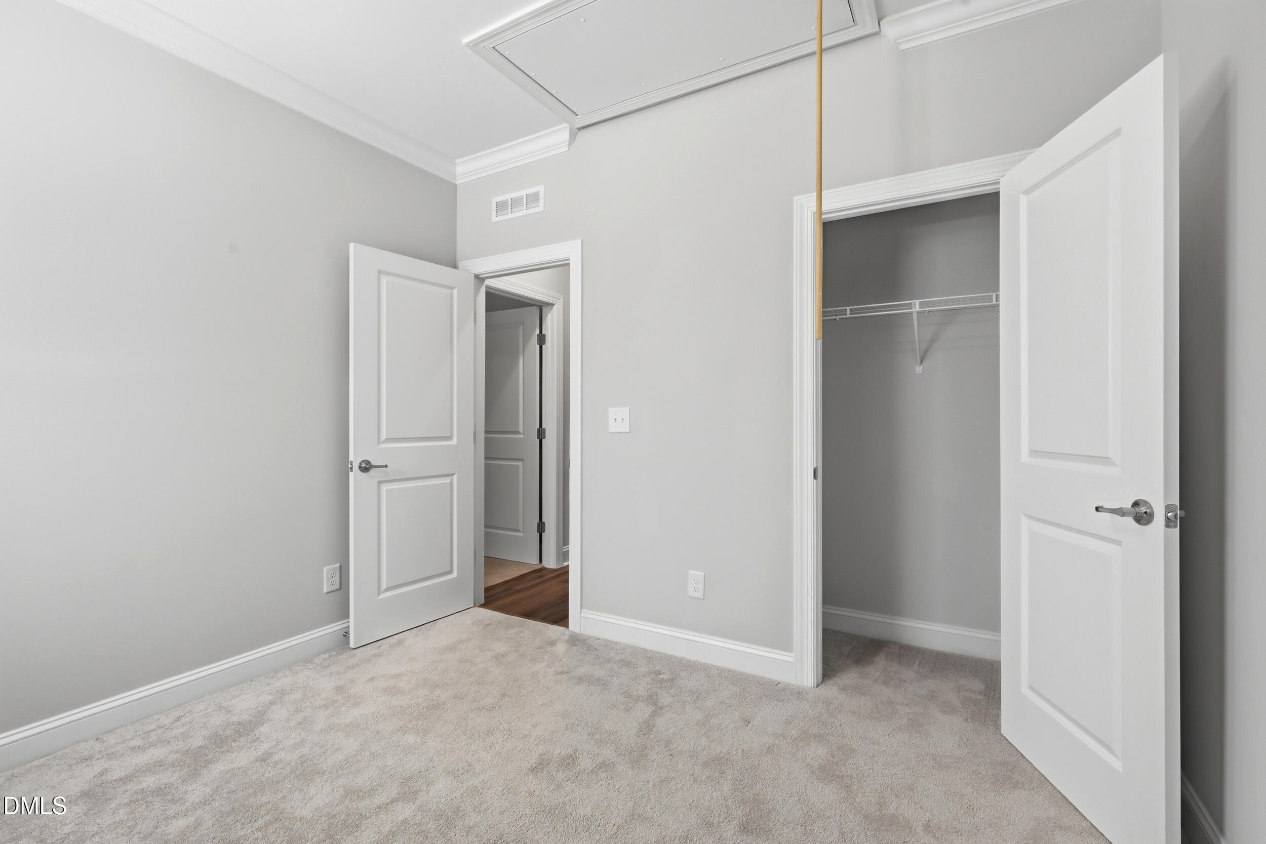 400 English Violet Lane