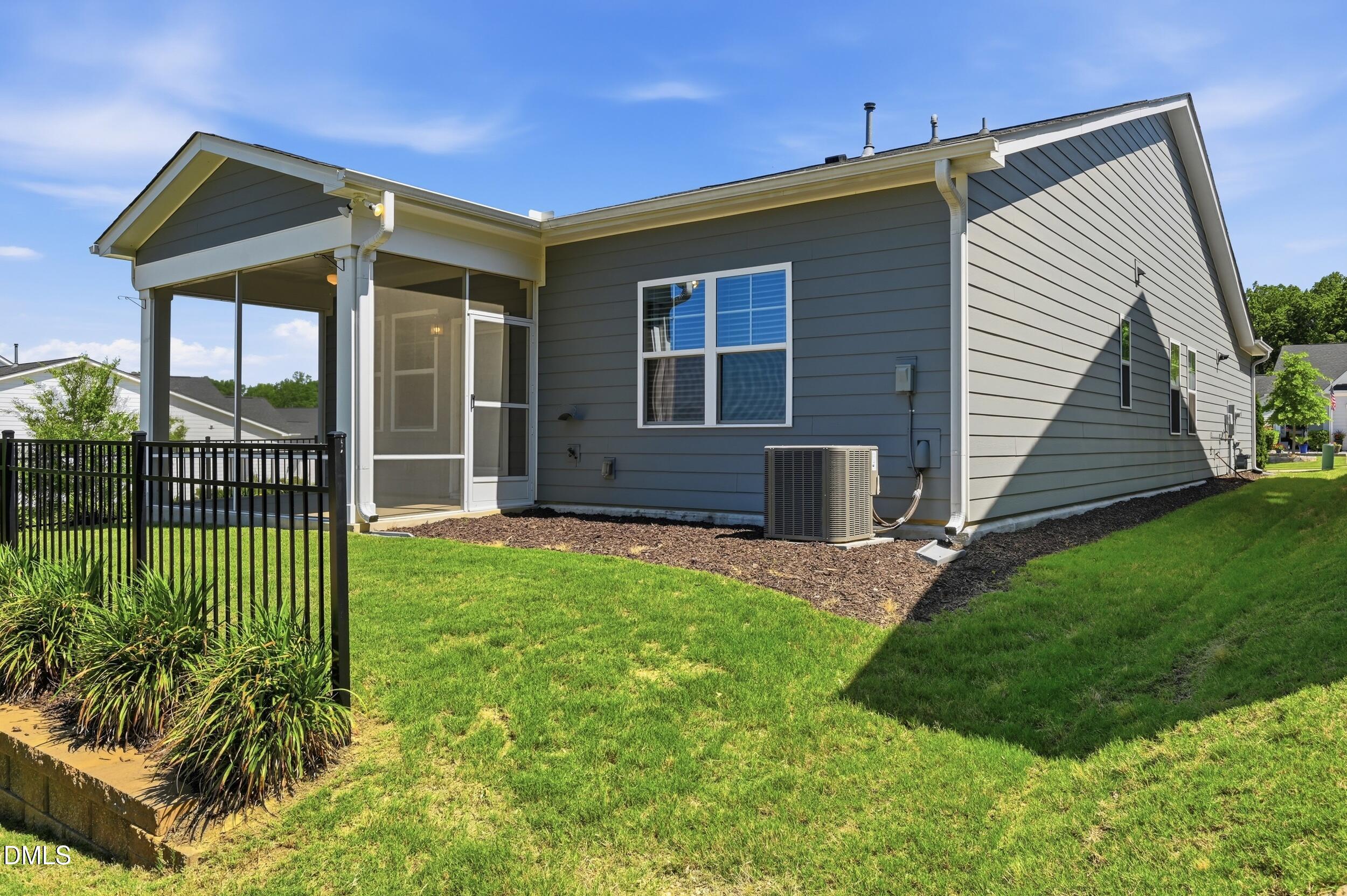 400 English Violet Lane