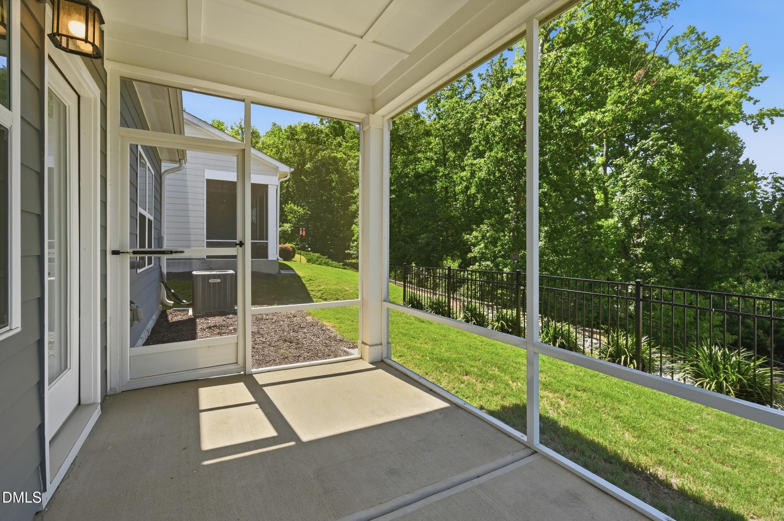 400 English Violet Lane