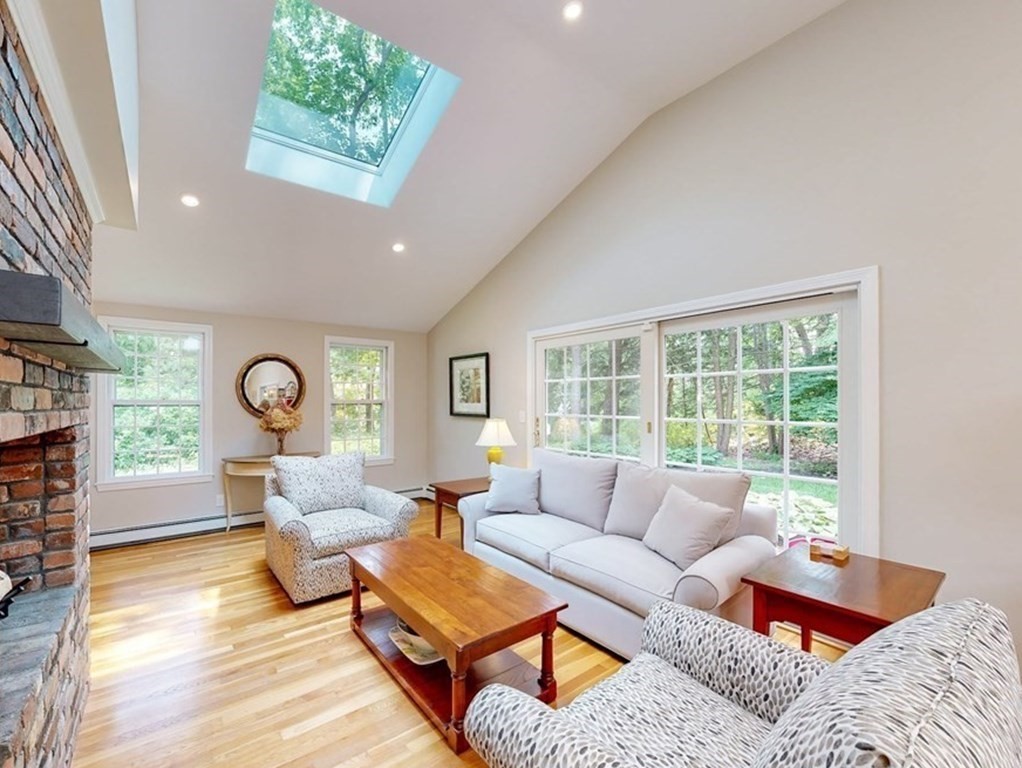 5 Crest Cir