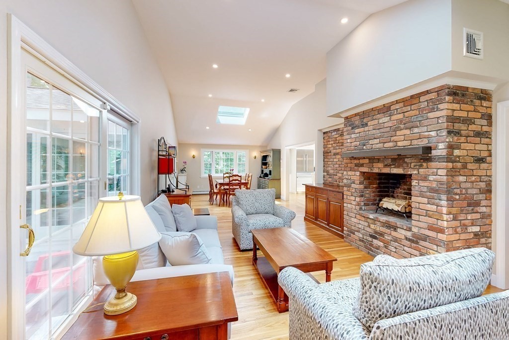 5 Crest Cir