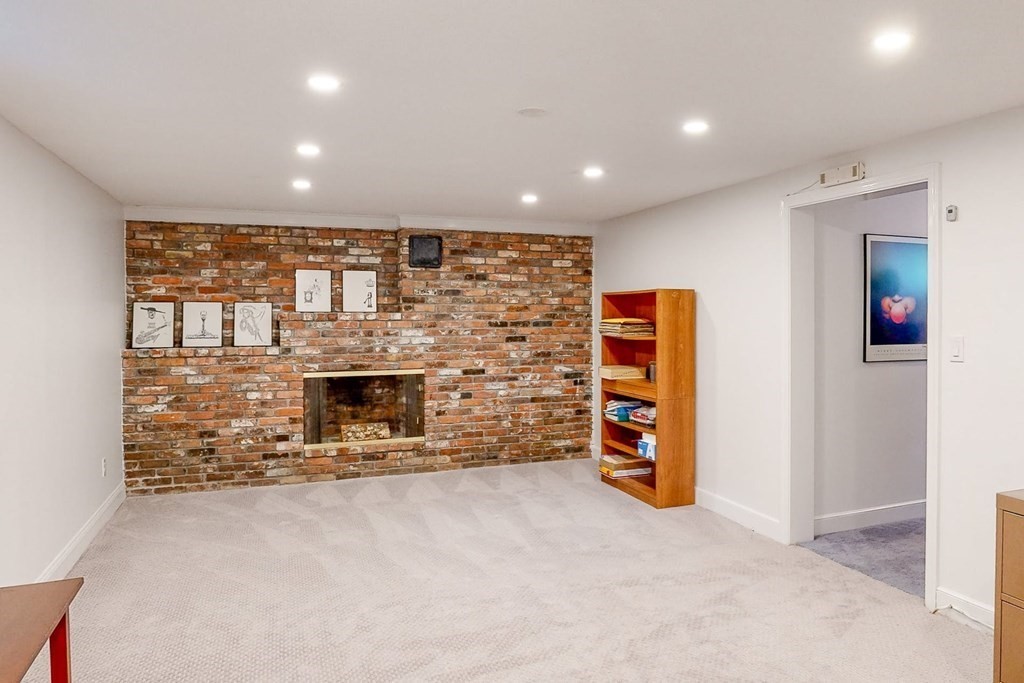 5 Crest Cir