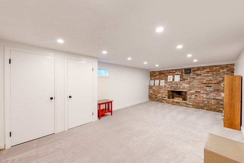 5 Crest Cir
