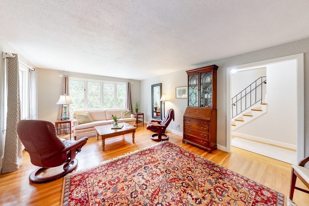 41 Hearthstone Dr
